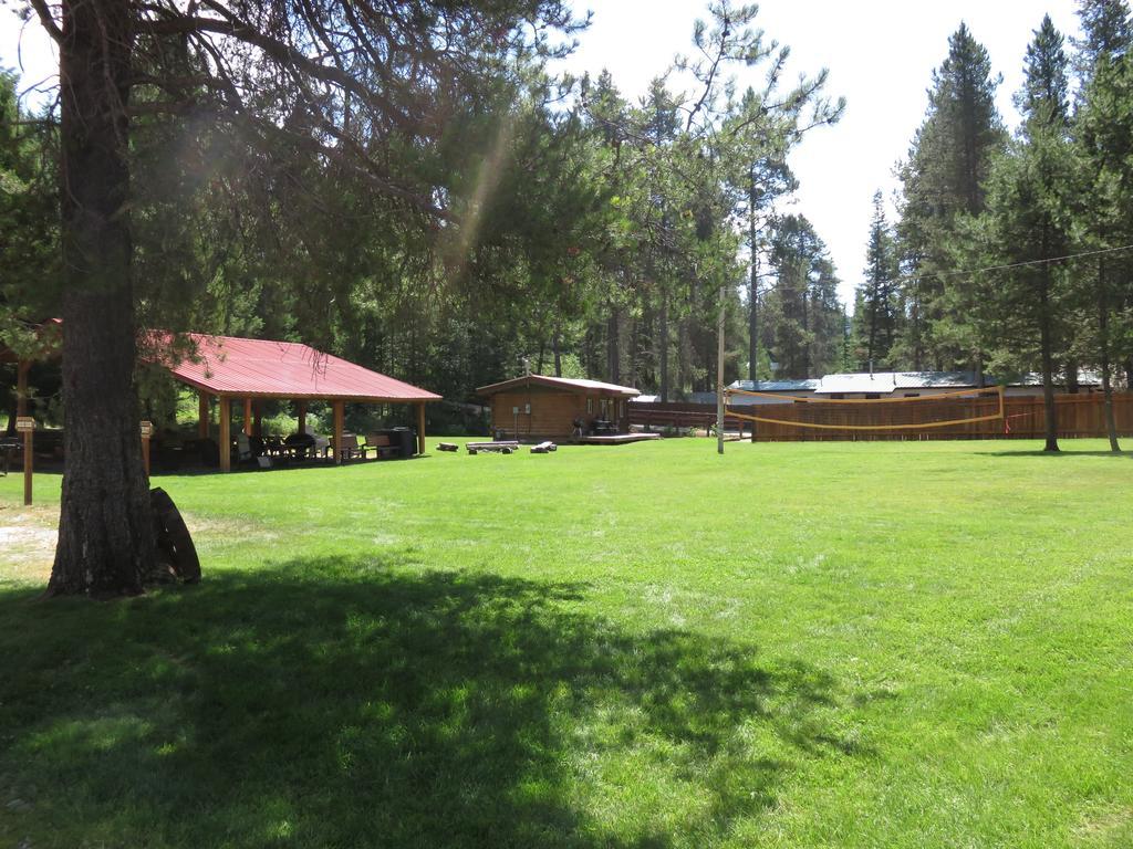 Historic Tamarack Lodge And Cabins Hungry Horse Exterior photo