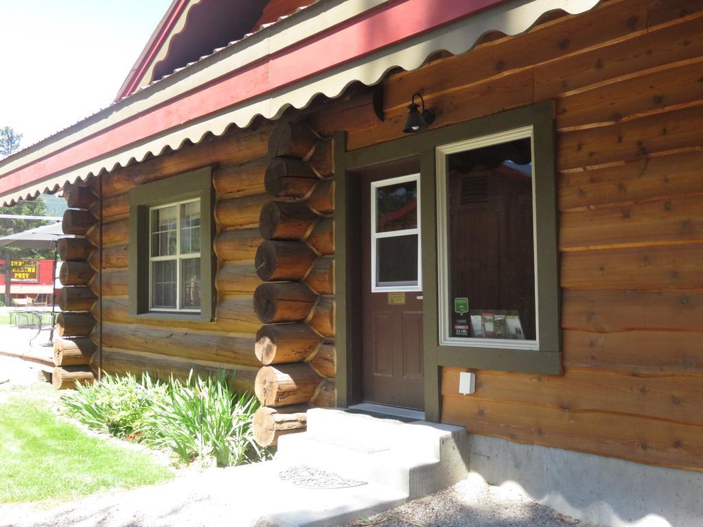 Historic Tamarack Lodge And Cabins Hungry Horse Exterior photo